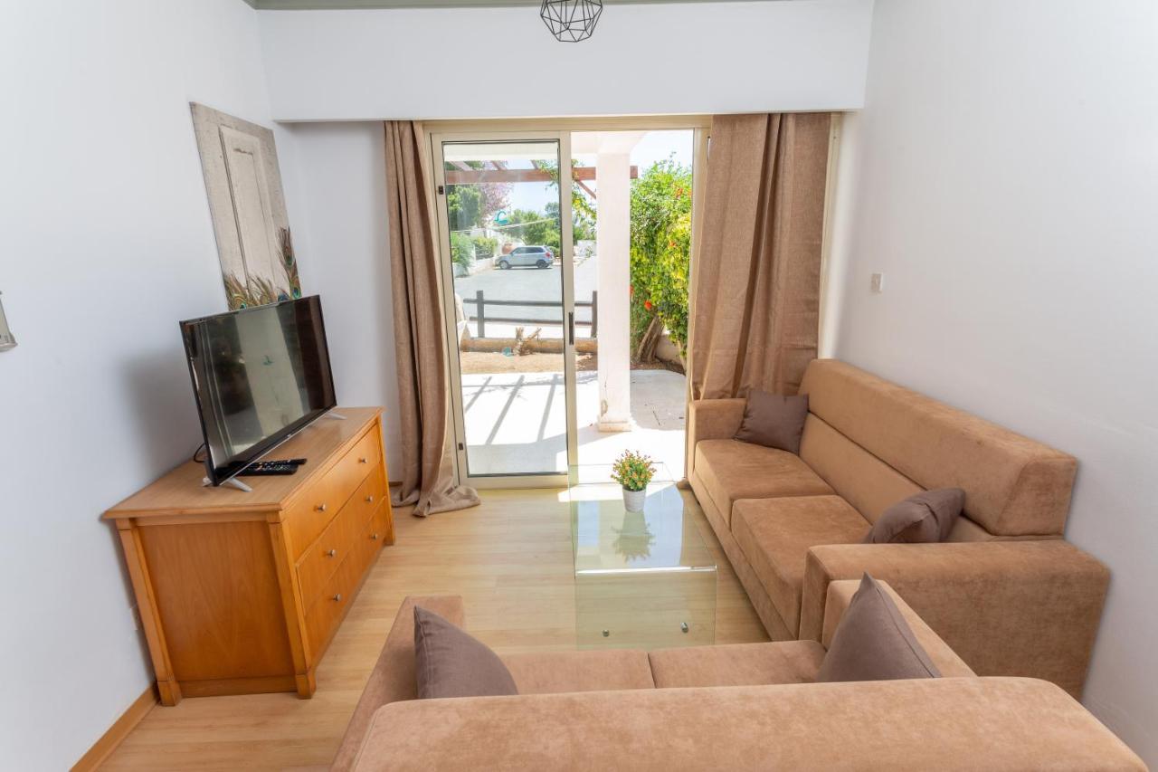 Always Welcome! Near Beach, Cml Swimming Pool Paphos Extérieur photo
