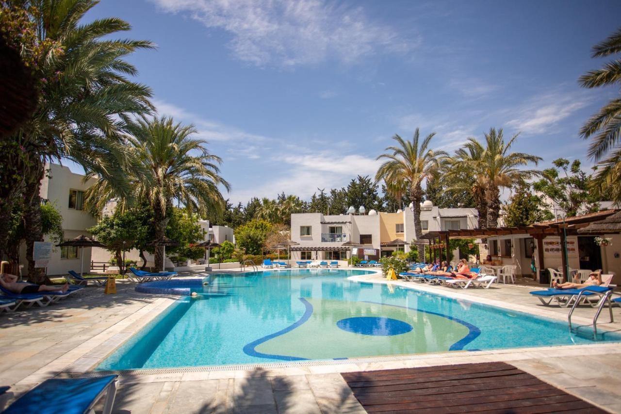 Always Welcome! Near Beach, Cml Swimming Pool Paphos Extérieur photo