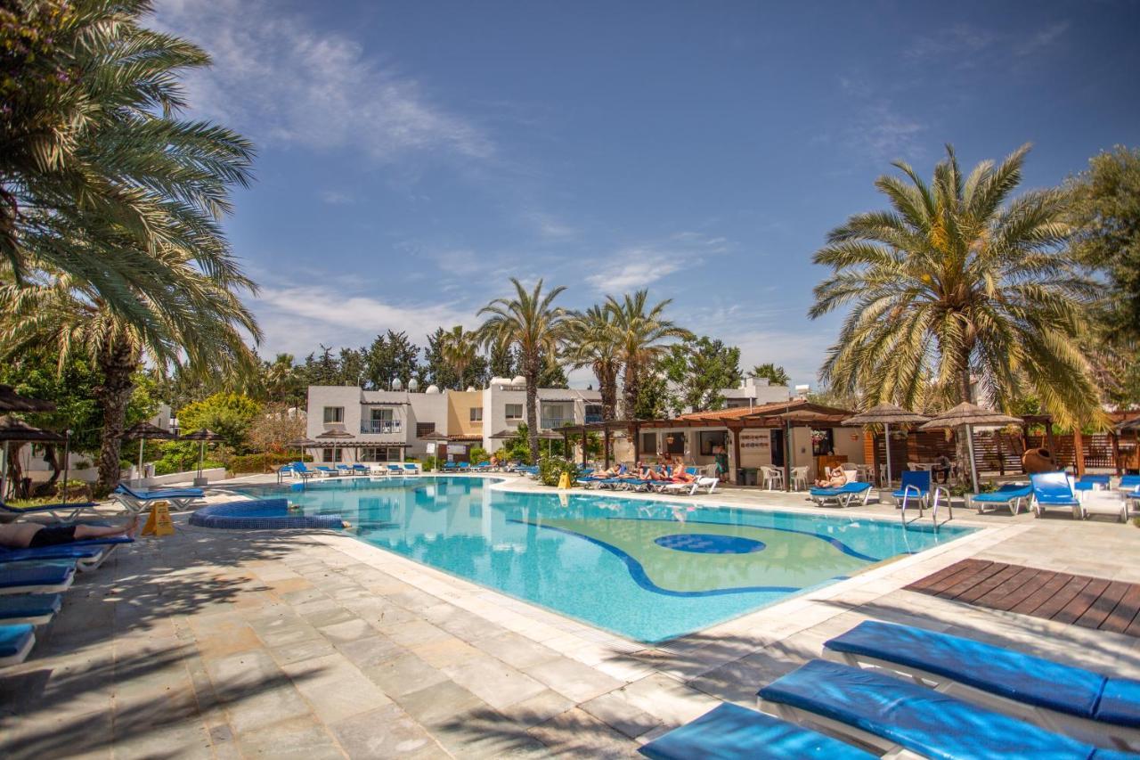 Always Welcome! Near Beach, Cml Swimming Pool Paphos Extérieur photo